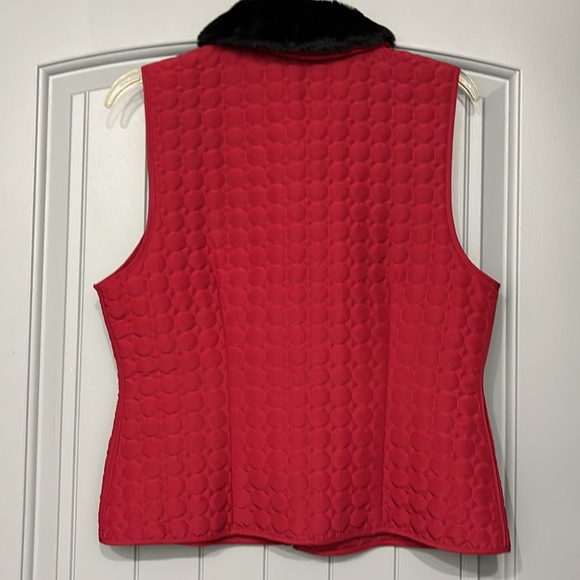 New Directions Red zip up Vest w/removable Black fur collar. - Picture 4 of 4